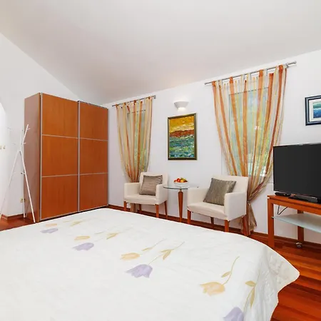 Laura Apartment Selce