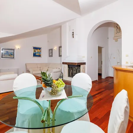 Laura Apartment Selce